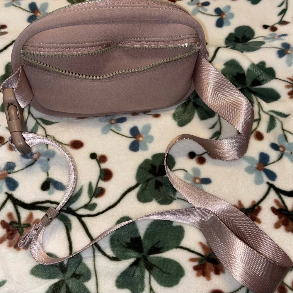 POPFLEX Bridget Belt Bag in Rose Blush 2L - Picture 2 of 4